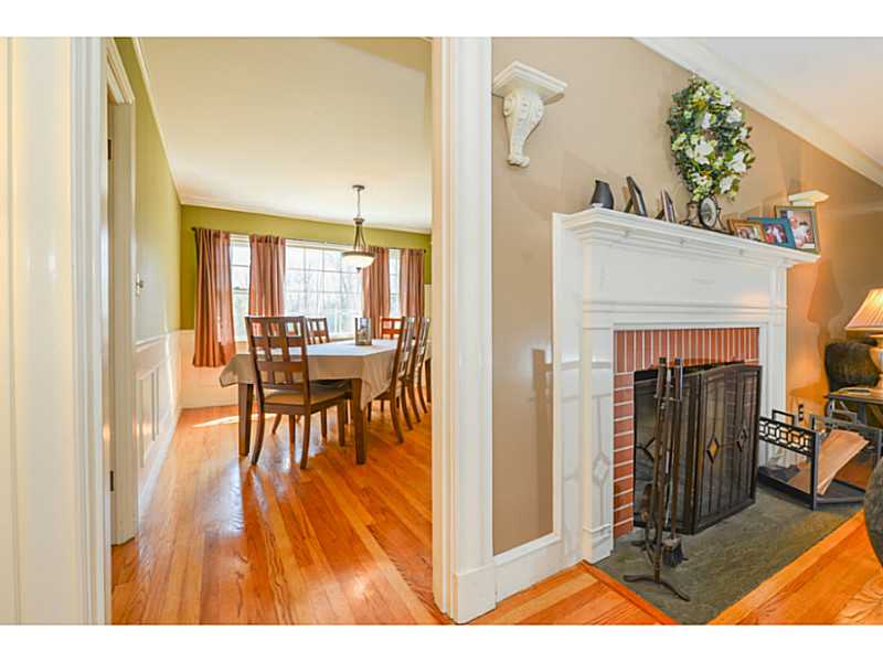 240 Pippin Orchard Road Cranston, RI 02921 - Photo 17 of 23 Den/Family/Great Room.