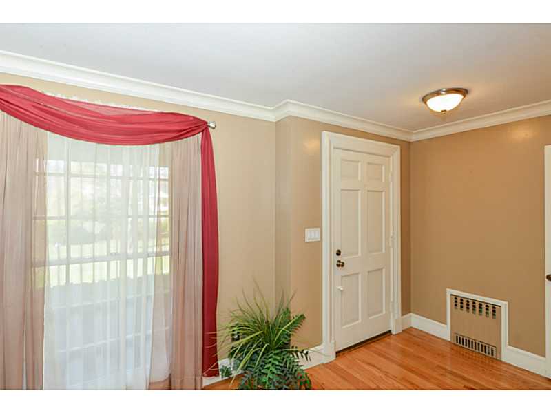 240 Pippin Orchard Road Cranston, RI 02921 - Photo 19 of 23 Entry.