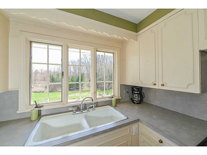 240 Pippin Orchard Road Cranston, RI 02921 - Photo 5 of 23 Kitchen.