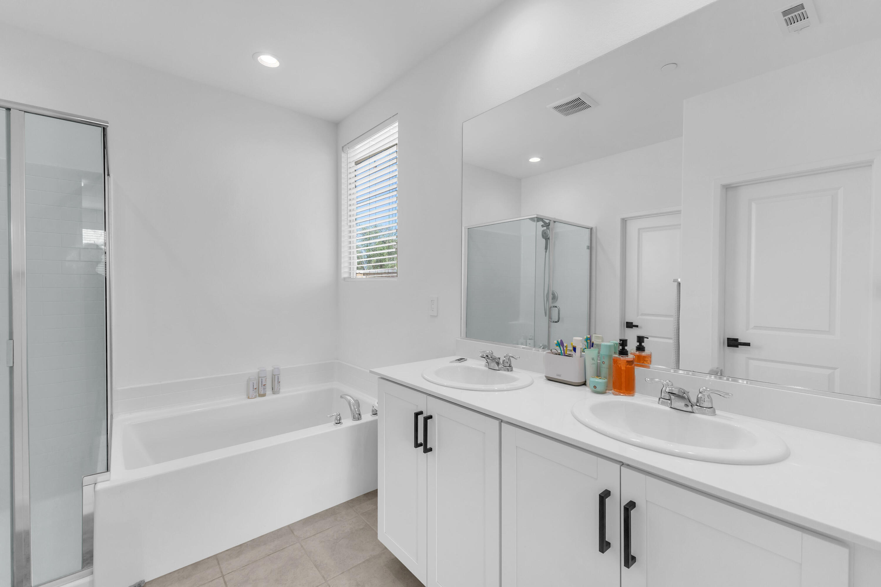 53020 Torino Place Coachella, CA 92236 - Photo 32 of 43 a bathroom with a tub sink and mirror