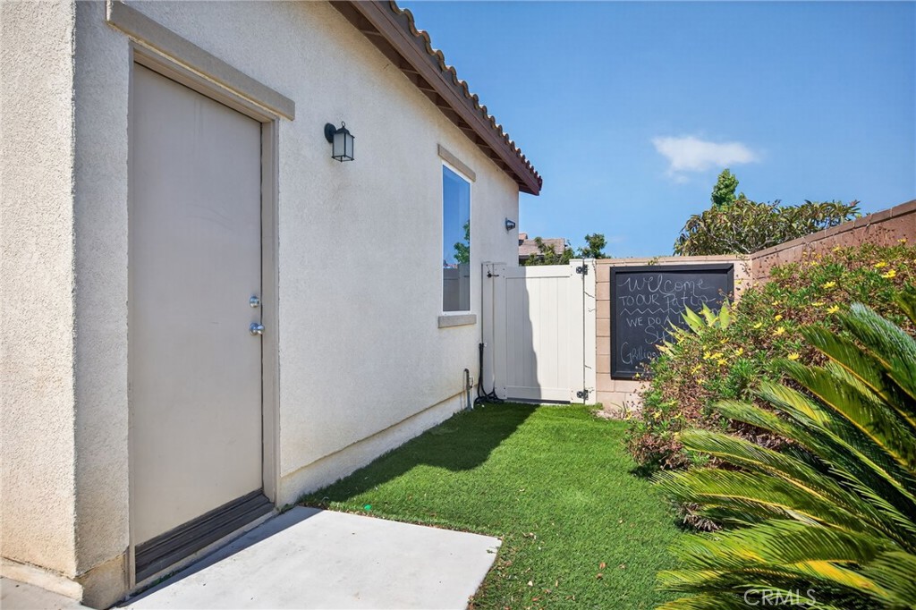 3459 North Oxnard Boulevard Oxnard, CA 93036 - Photo 35 of 54 a backyard of a house with plants and tree