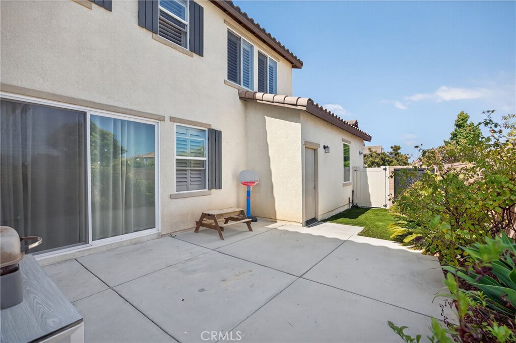 3459 North Oxnard Boulevard Oxnard, CA 93036 - Photo 38 of 54 a backyard of a house with seating space
