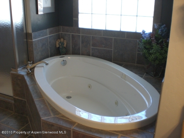 1235 Sage Court Rifle, CO 81650 - Photo 22 of 43 Master jetted tub
