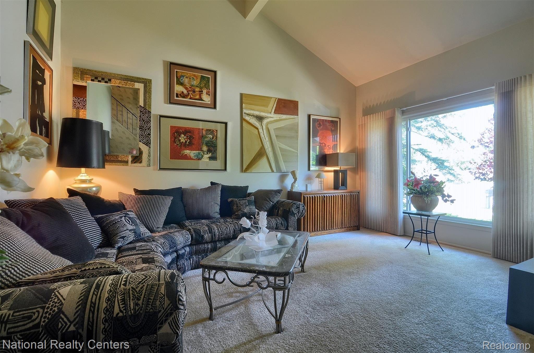 42311 Park Ridge Road Novi, MI 48375 - Photo 20 of 24 13-Family Room.jpg