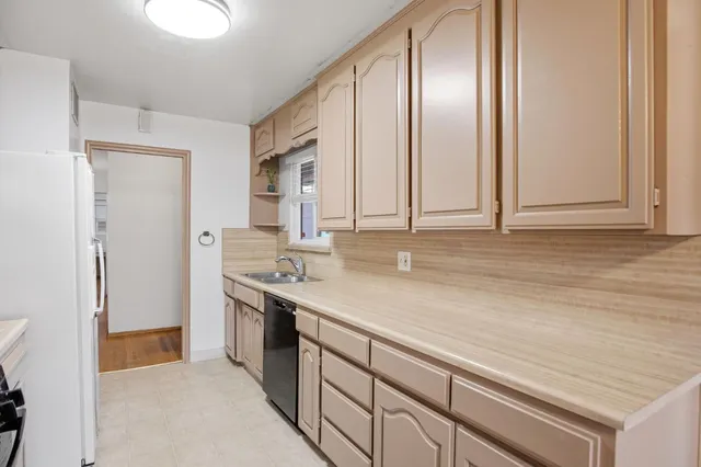 $430,000 | 1402 West Orangeburg Avenue, Modesto, CA 95350