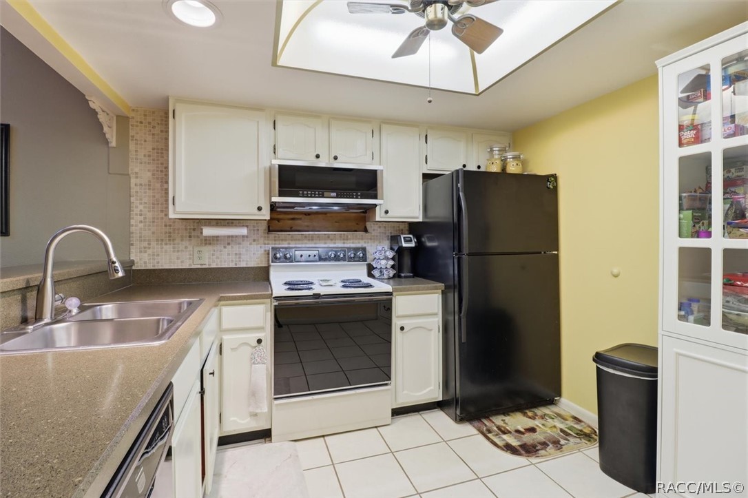 8324 West Earl Loop Homosassa, FL 34446 - Photo 16 of 36 Kitchen