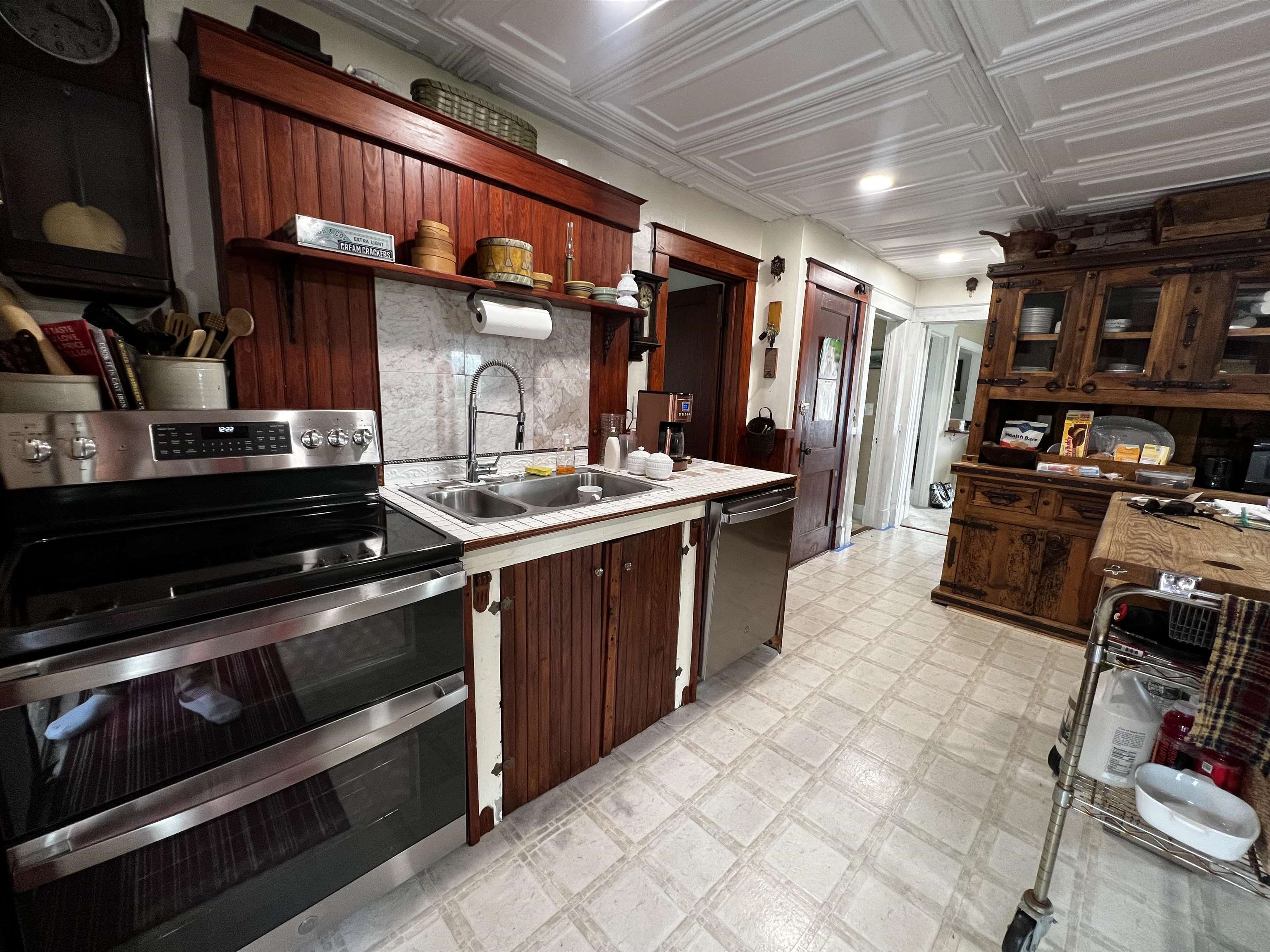 29 Nichols Street Rutland, VT 05701 - Photo 8 of 27