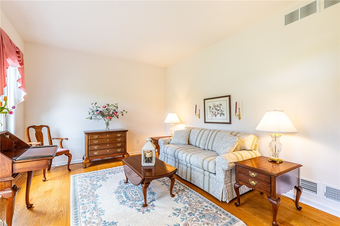 31 Brantley Way Penfield, NY 14526 - Photo 7 of 50 Front Sitting Room