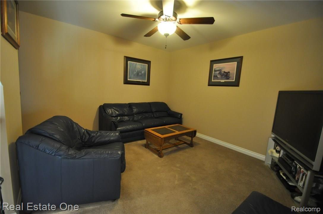 2744 Castlemartin Court Rochester, MI 48306 - Photo 21 of 30 20.JPG