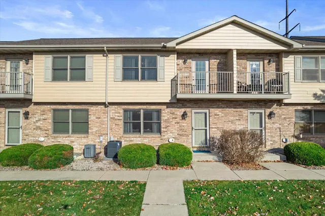 $230,000 | 1690 Drum Corps Drive, Unit H, Menasha, WI 54952