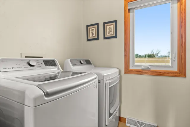 $230,000 | 1690 Drum Corps Drive, Unit H, Menasha, WI 54952