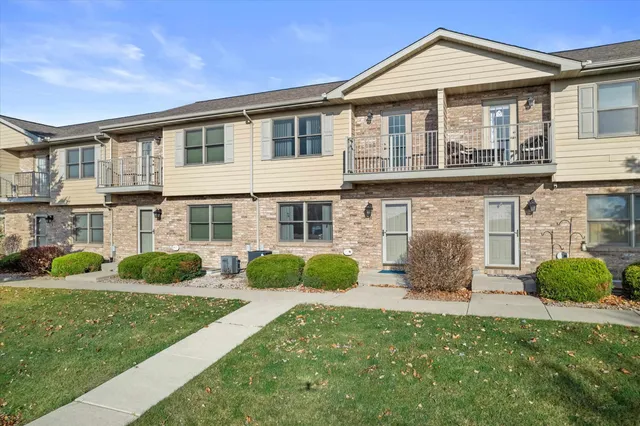 $230,000 | 1690 Drum Corps Drive, Unit H, Menasha, WI 54952