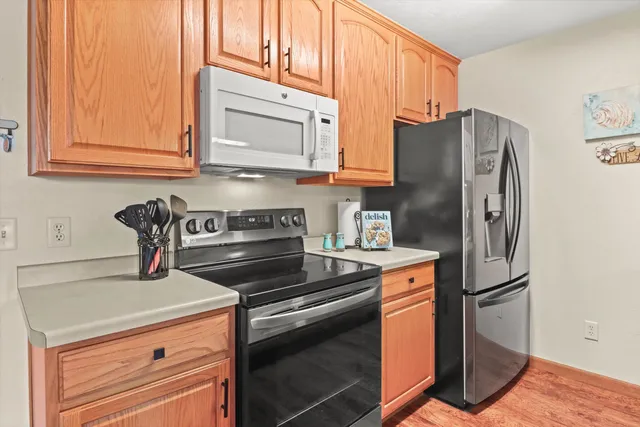 $230,000 | 1690 Drum Corps Drive, Unit H, Menasha, WI 54952