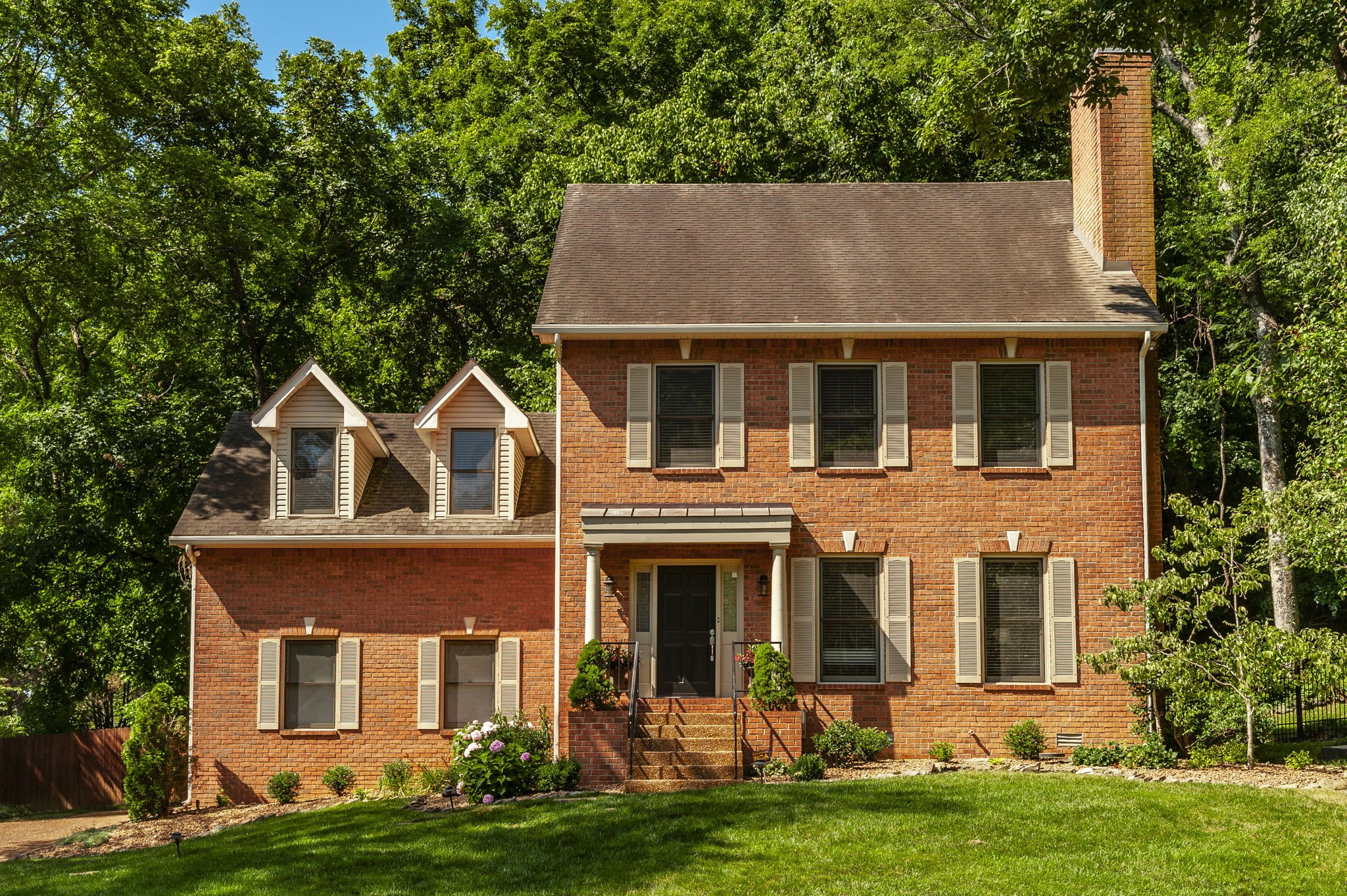 805 North Highlands Ct  