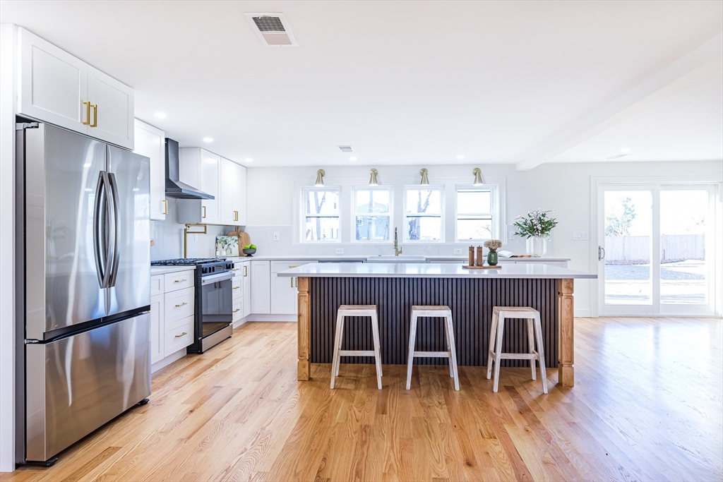 160 Green Street Marblehead, MA 01945 - Photo 12 of 38