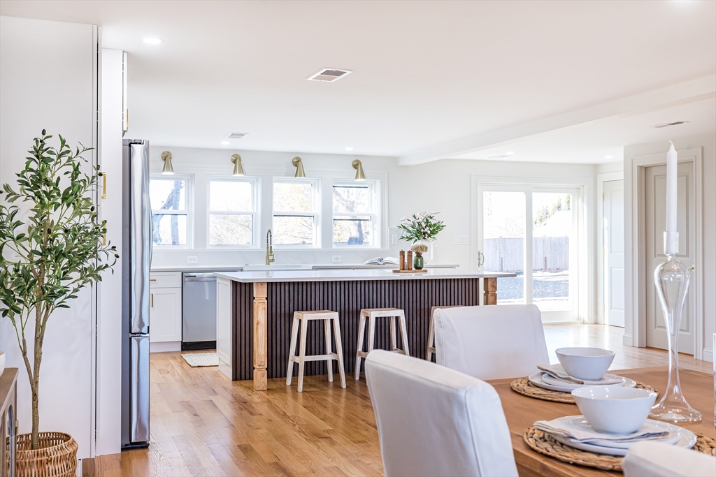 160 Green Street Marblehead, MA 01945 - Photo 15 of 38