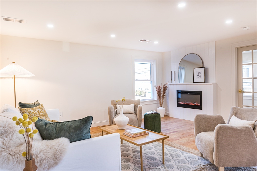 160 Green Street Marblehead, MA 01945 - Photo 16 of 38