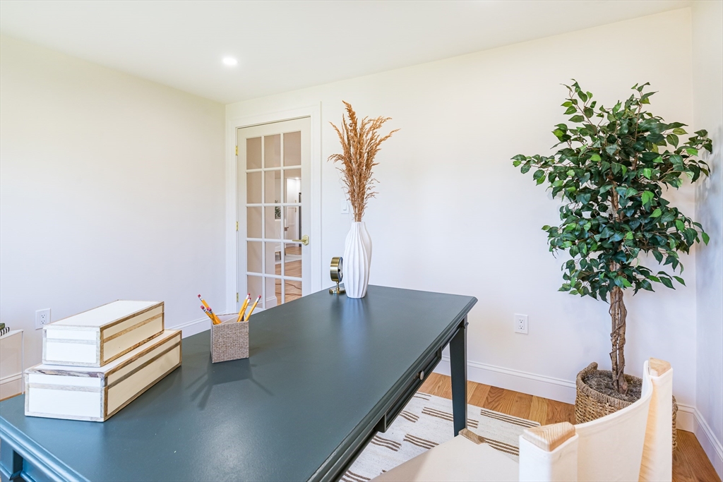 160 Green Street Marblehead, MA 01945 - Photo 20 of 38