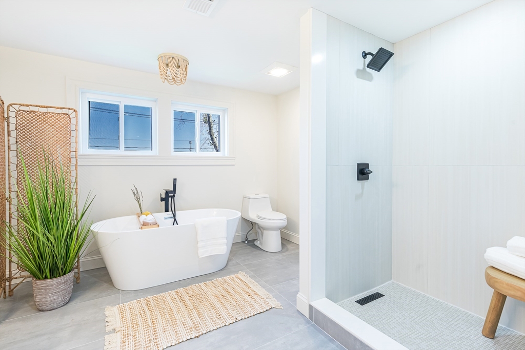 160 Green Street Marblehead, MA 01945 - Photo 33 of 38