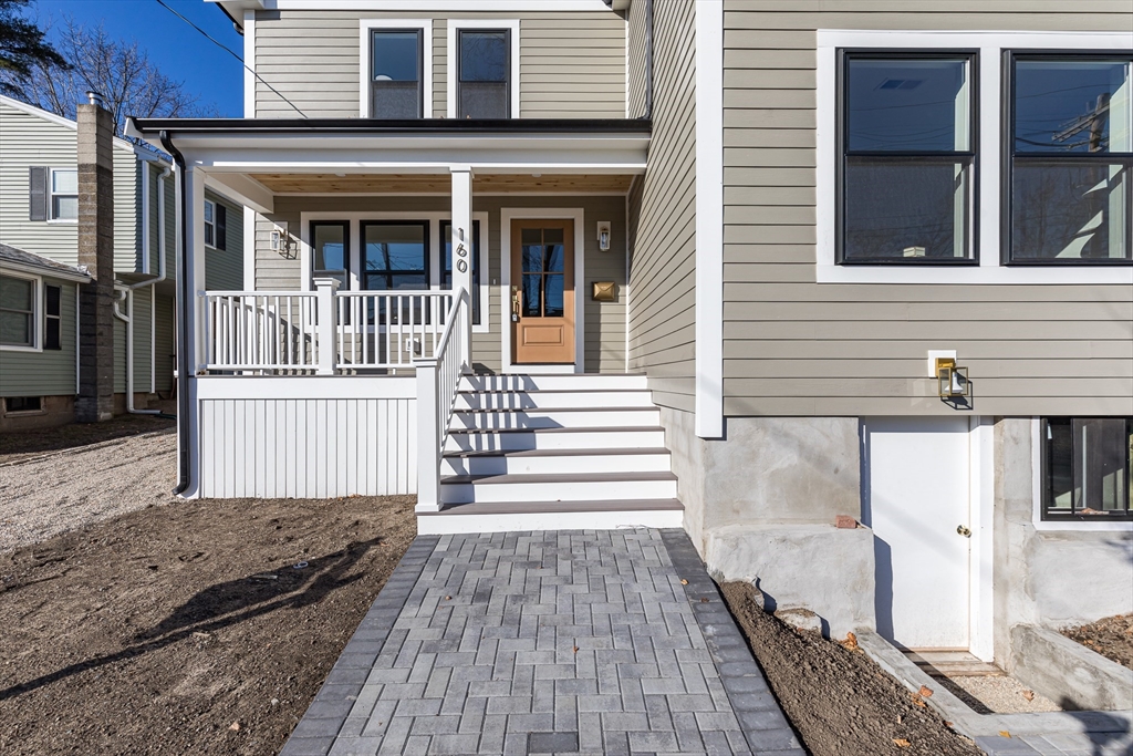 160 Green Street Marblehead, MA 01945 - Photo 4 of 38