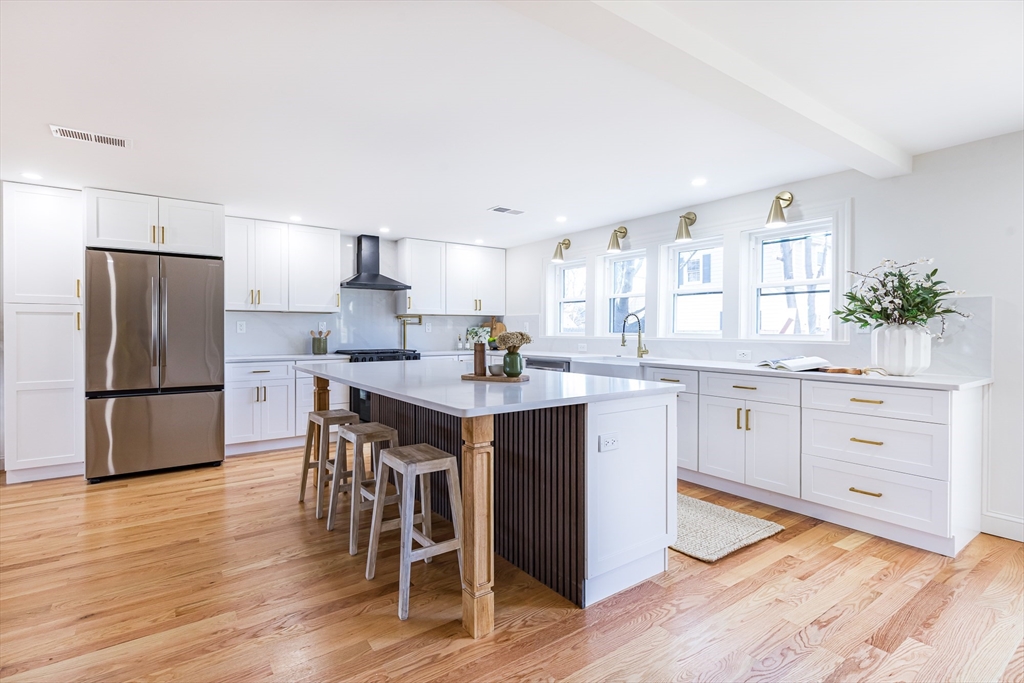 160 Green Street Marblehead, MA 01945 - Photo 7 of 38