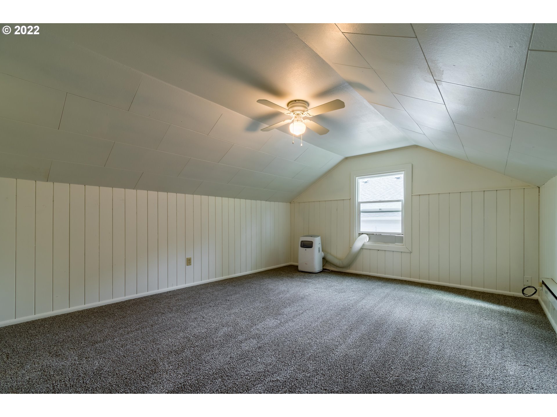 2175 City View Street Eugene, OR 97405 - Photo 23 of 32 a view of an empty room with a window