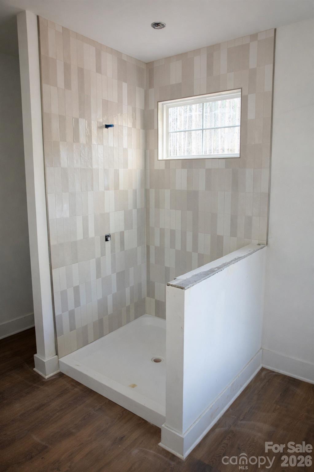 1424 Quiver Way York, SC 29745 - Photo 3 of 8 a bathroom with a bathtub