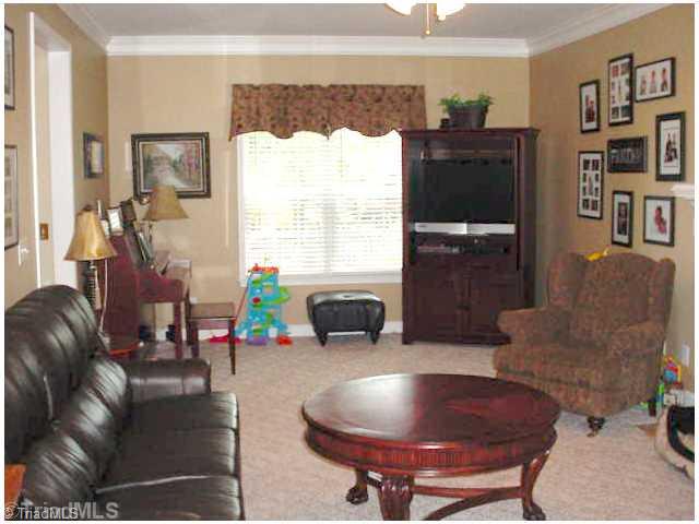 110 Harper Ridge Court Clemmons, NC 27012 - Photo 3 of 16 Living Room.