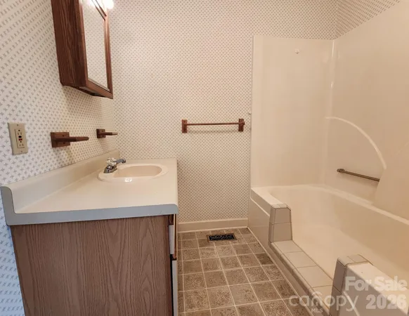 $400,000 | 2919 Teton Drive, Newton, NC 28658