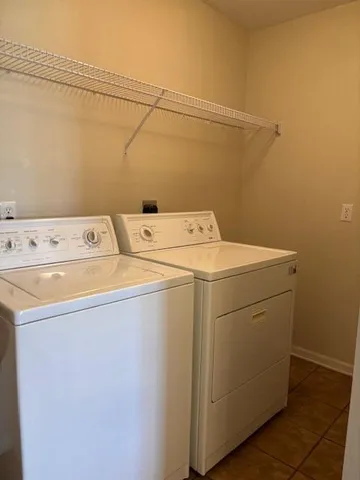 $1,900 | 1522 Oakfield Drive, Ann Arbor, MI 48108