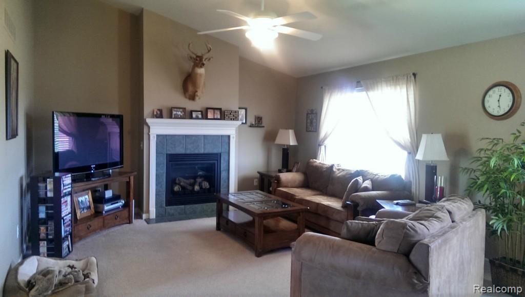7784 West Lange Road Fowlerville, MI 48836 - Photo 12 of 28 spacious family room