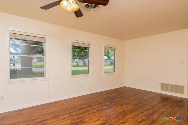 $2,000 | 316 Mulberry Avenue South, Luling, TX 78648