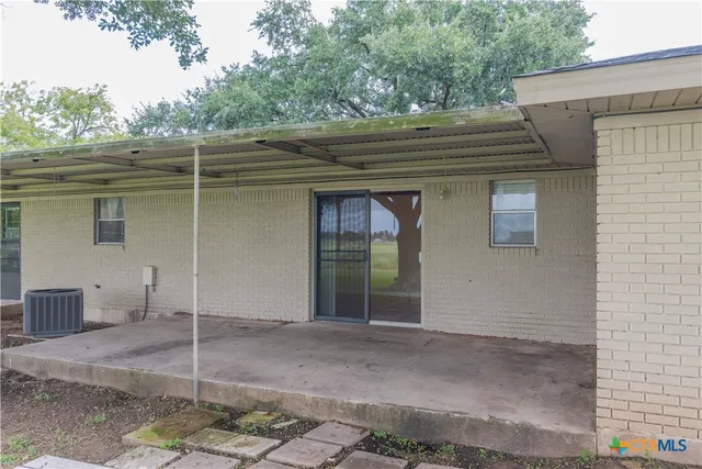 $2,000 | 316 Mulberry Avenue South, Luling, TX 78648