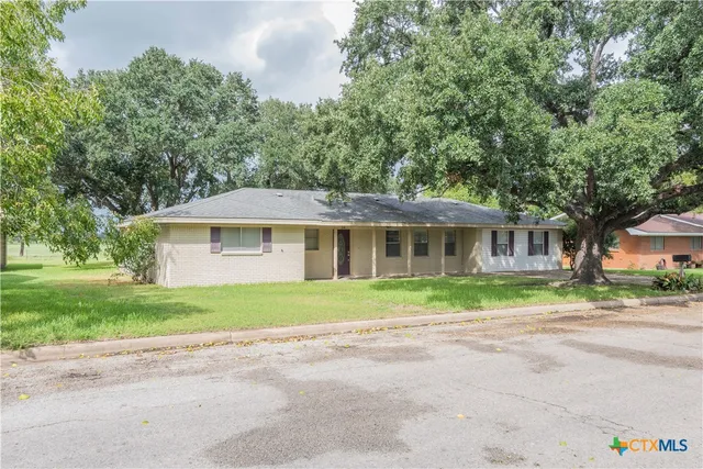 $2,000 | 316 Mulberry Avenue South, Luling, TX 78648