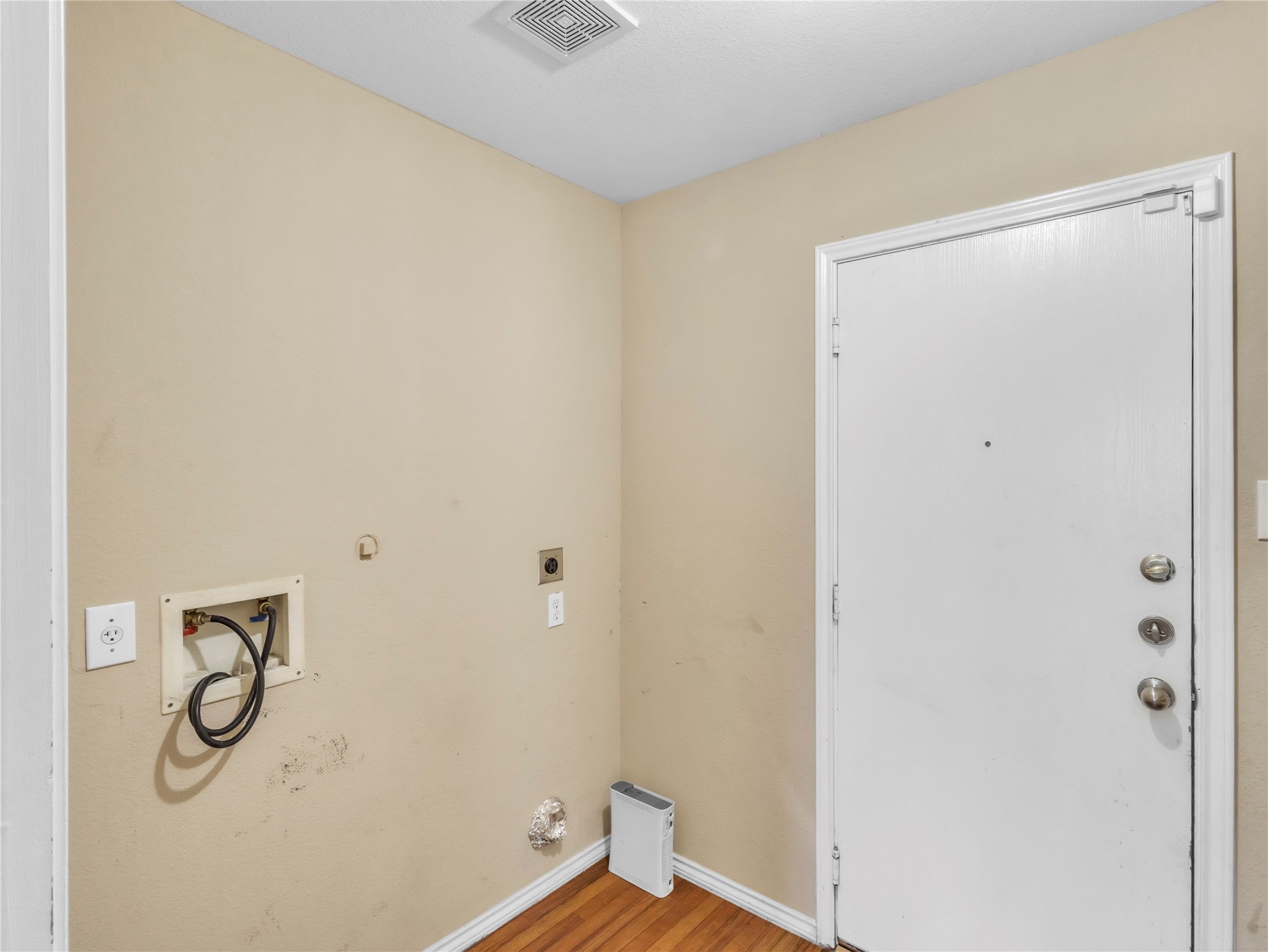 12830 Windy Summer Lane Houston, TX 77044 - Photo 14 of 33 Laundry
