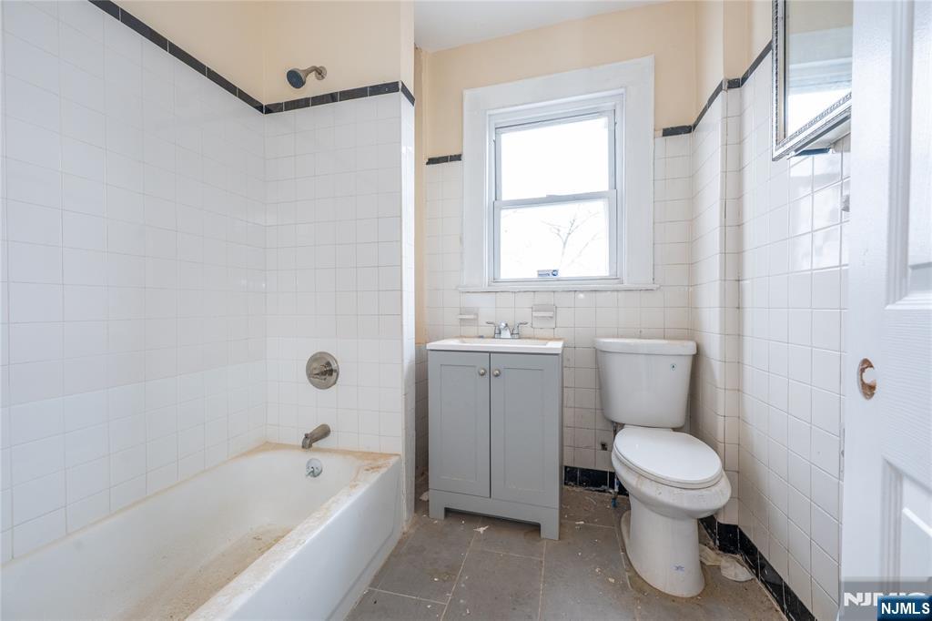 153 Augusta Street Irvington, NJ 07111 - Photo 20 of 26 a bathroom with a toilet sink and a bathtub
