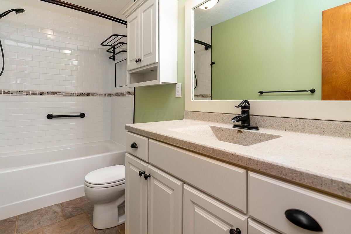 5235 Avery Road Dublin, OH 43016 - Photo 15 of 35 bath Up