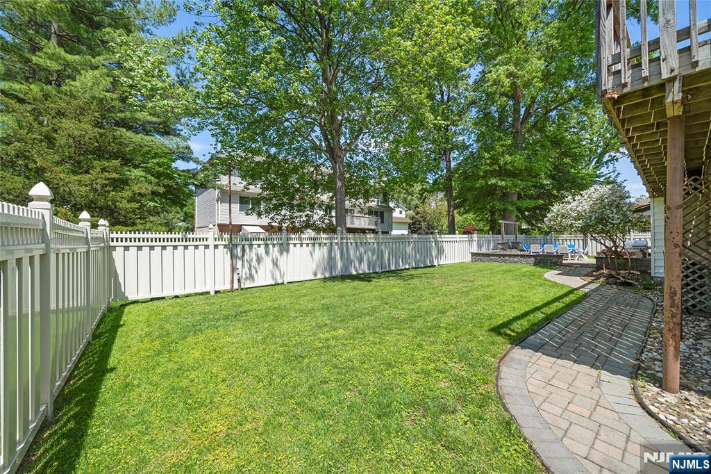 22 Kendrick Street Paramus, NJ 07652 - Photo 32 of 36