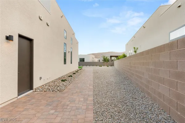 $7,995 | 10793 Vista Altura Avenue, Las Vegas, NV 89135