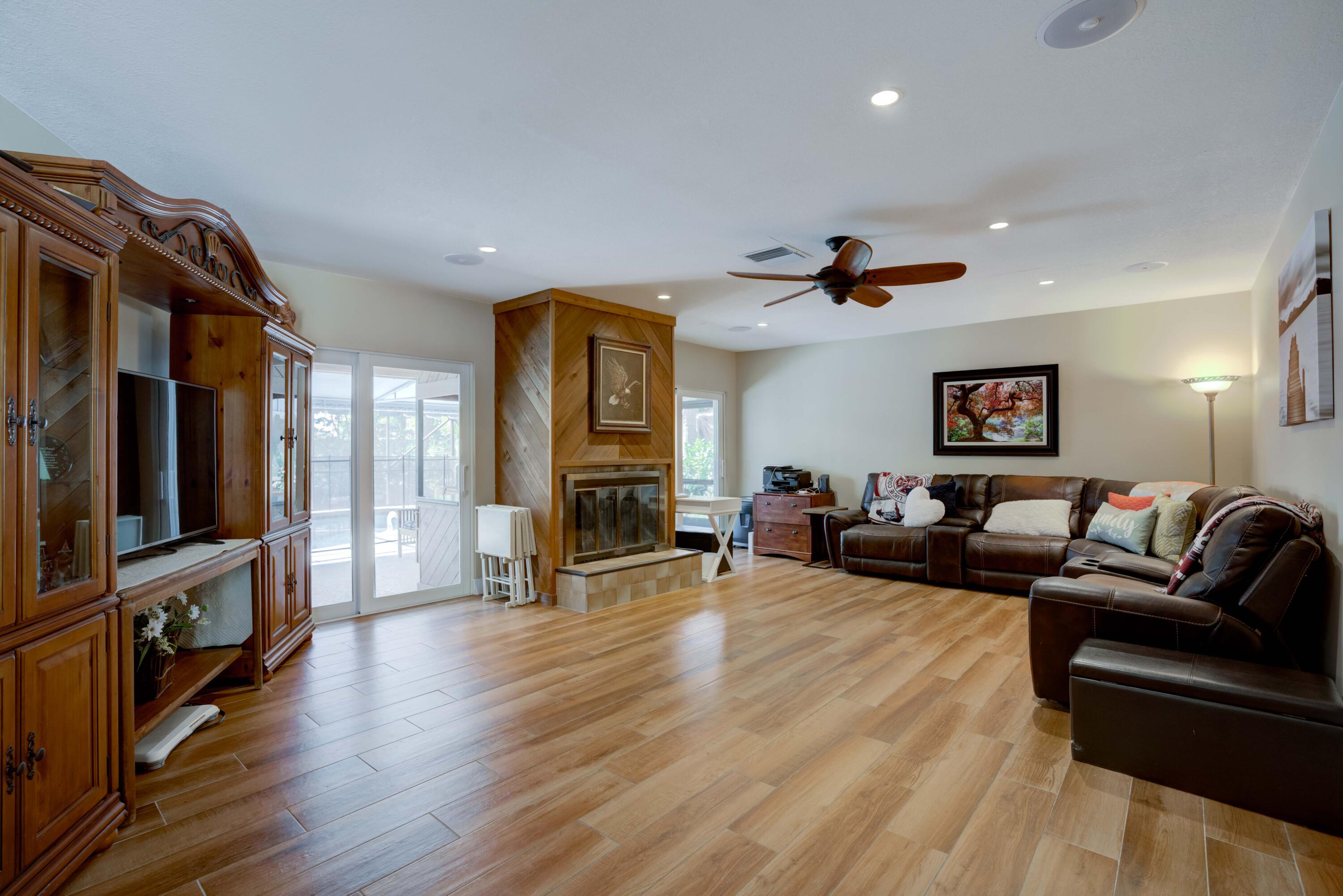 9524 Southeast Cove Point Street Jupiter, FL 33469 - Photo 17 of 58 Living Room