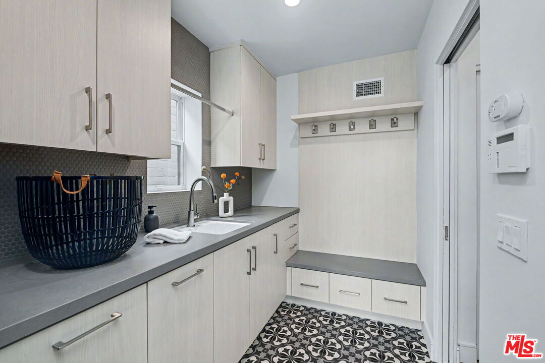922 Berkeley Street Santa Monica, CA 90403 - Photo 13 of 52