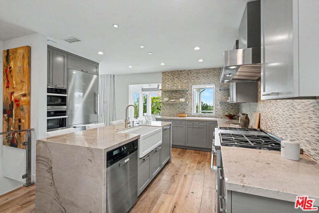 922 Berkeley Street Santa Monica, CA 90403 - Photo 17 of 52