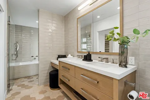 $5,395,000 | 922 Berkeley Street, Santa Monica, CA 90403