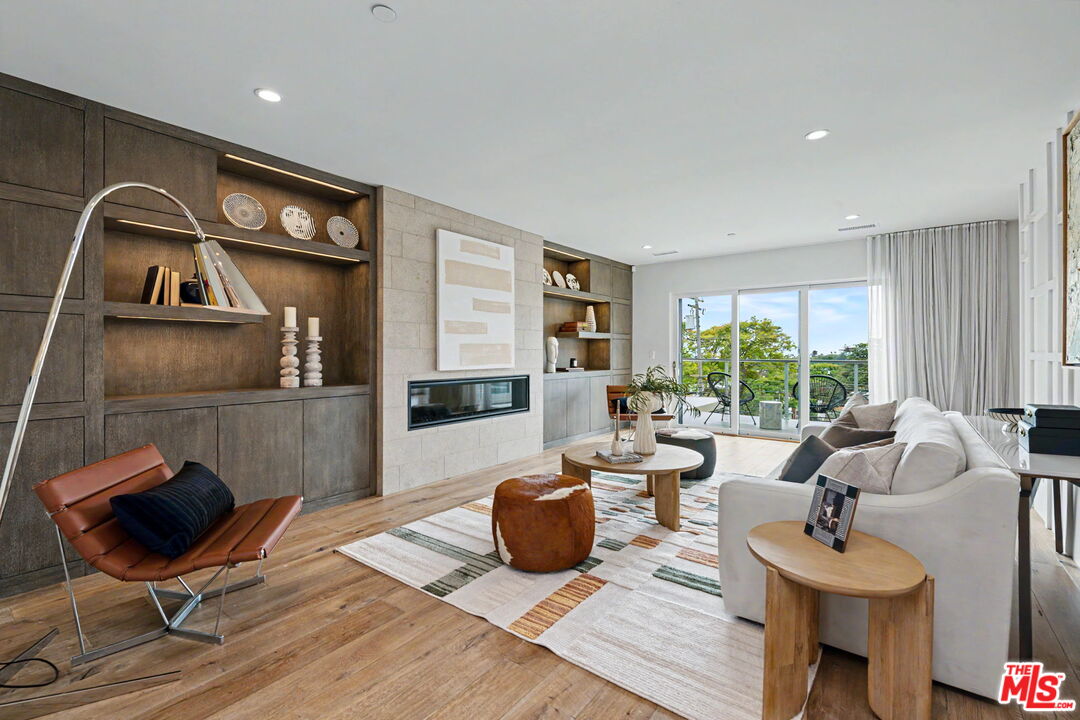 922 Berkeley Street Santa Monica, CA 90403 - Photo 3 of 52