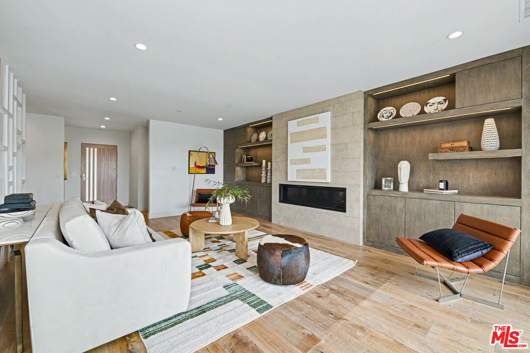 922 Berkeley Street Santa Monica, CA 90403 - Photo 4 of 52
