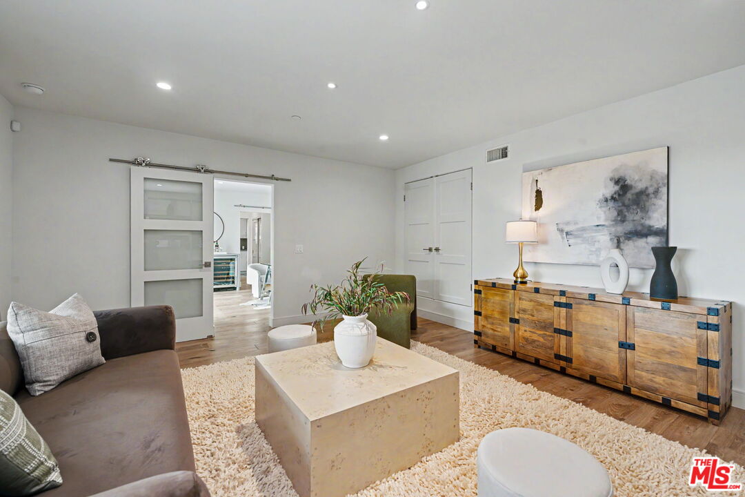 922 Berkeley Street Santa Monica, CA 90403 - Photo 8 of 52