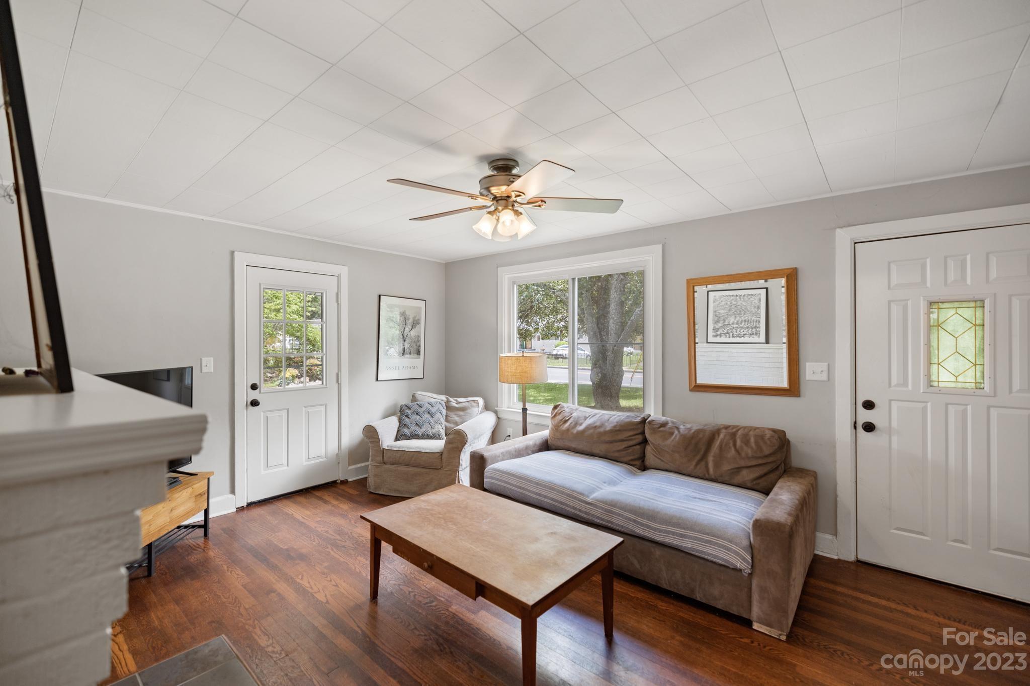 211 Brevard Road Asheville, NC 28806 - Photo 5 of 33 Gallery Image 5
