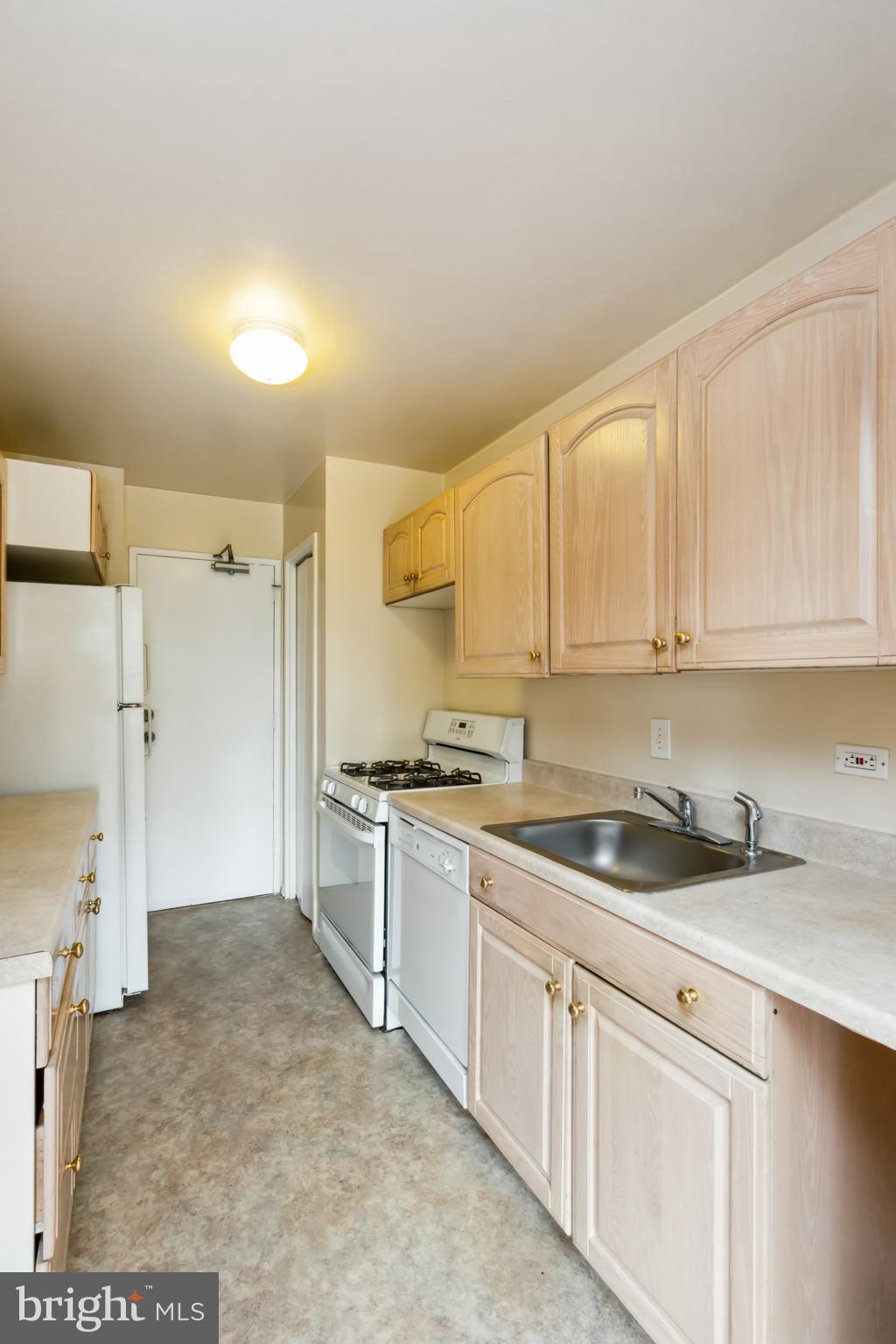 1900 Lyttonsville Road, Unit 614 Silver Spring, MD 20910 - Photo 12 of 30 Gallery Image 12