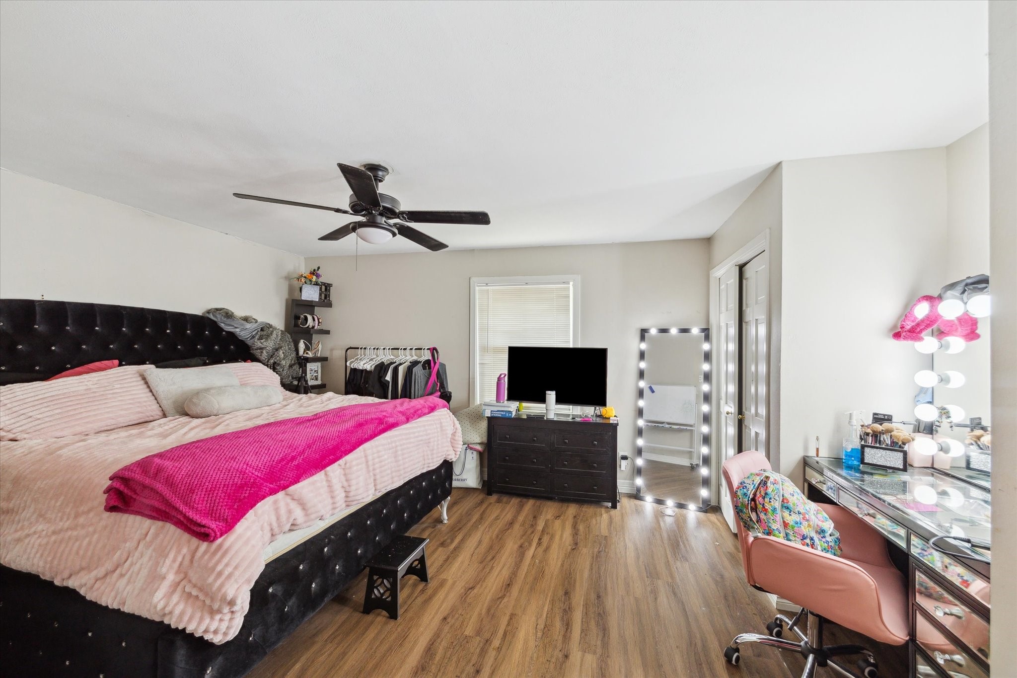 606 Brook Lane Pasadena, TX 77502 - Photo 12 of 19 Primary Bedroom