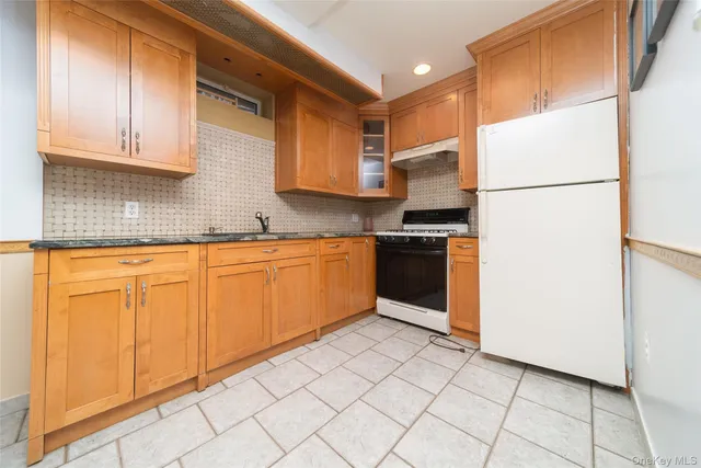 $1,298,000 | 151-25 21st Avenue | Whitestone